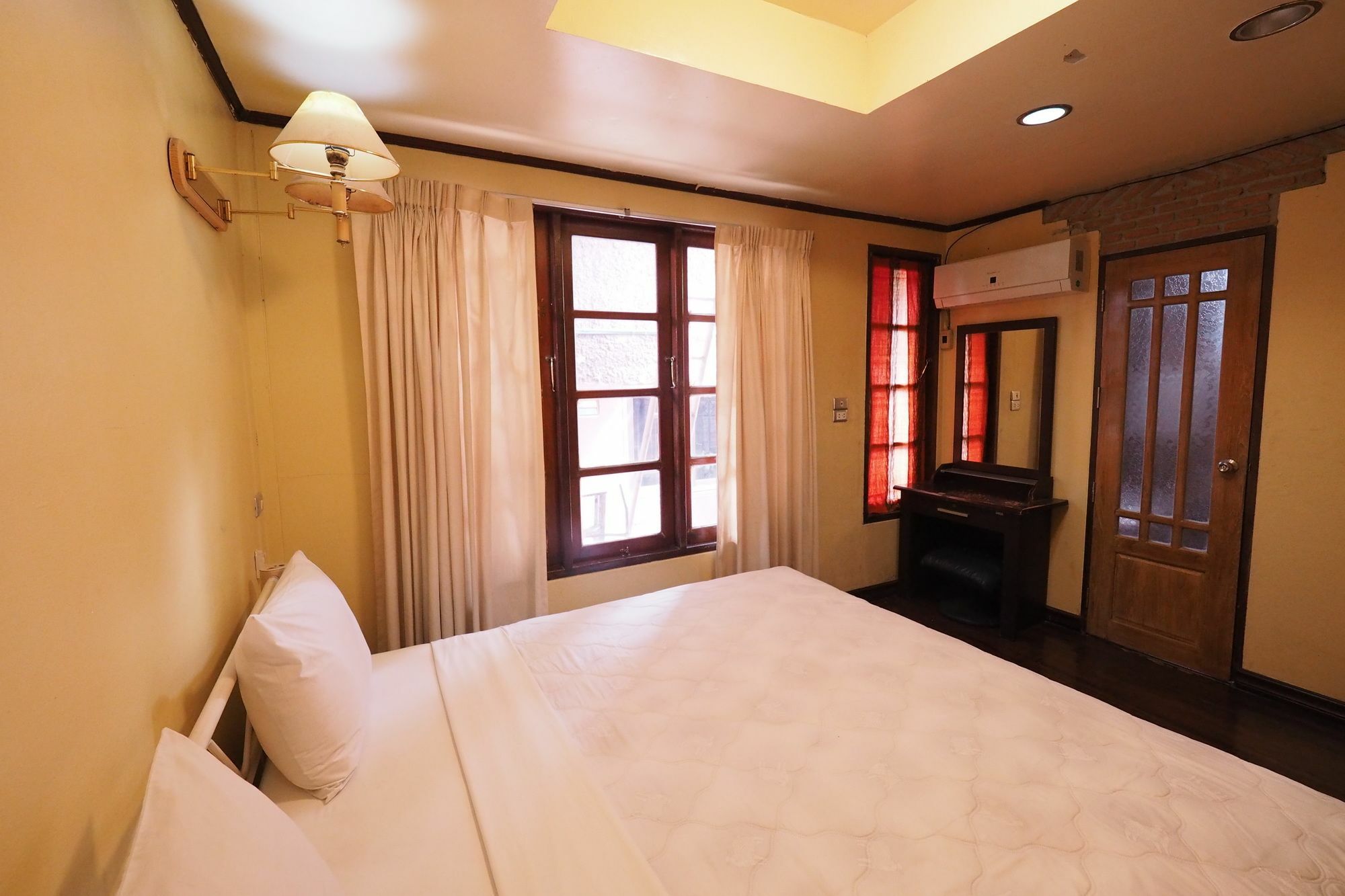 Brickhouse Ayutthaya Guesthouse Est 1986 Zewnętrze zdjęcie